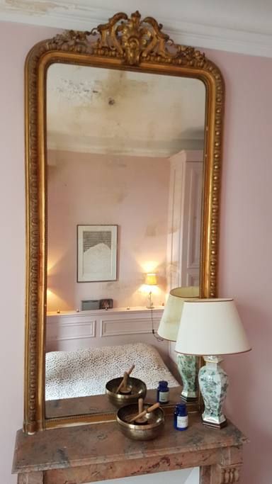 მყუდრო აპარტამენტი პარიზის გულში სულ რაღაც !