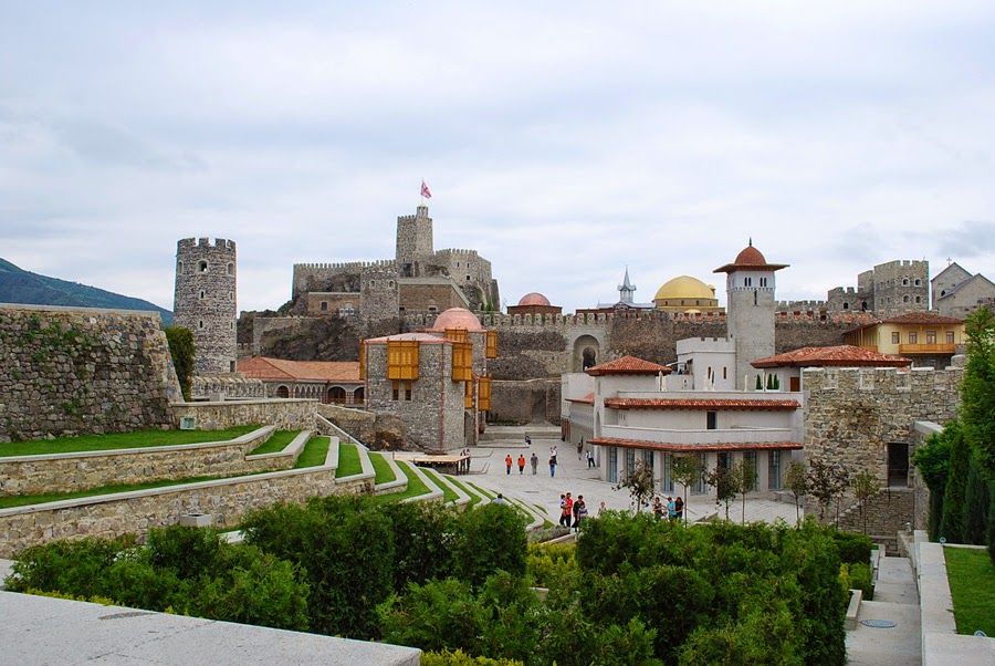 ბორჯომი- ახალციხე (რაბათის ციხესიმაგრე )- ვარძია. -ლარიდან.