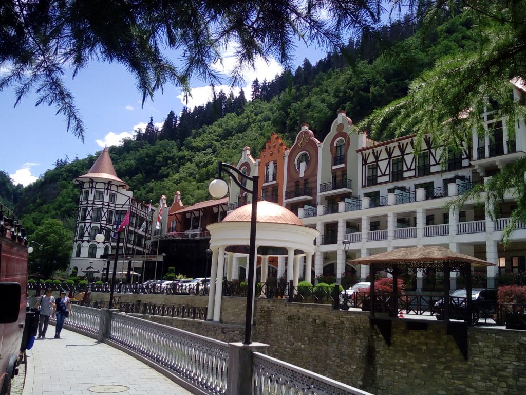 ბორჯომი- ახალციხე (რაბათის ციხესიმაგრე )- ვარძია. -ლარიდან.