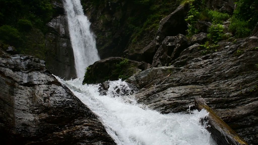 გურგენიანის ჩანჩქერი აგვისტოს