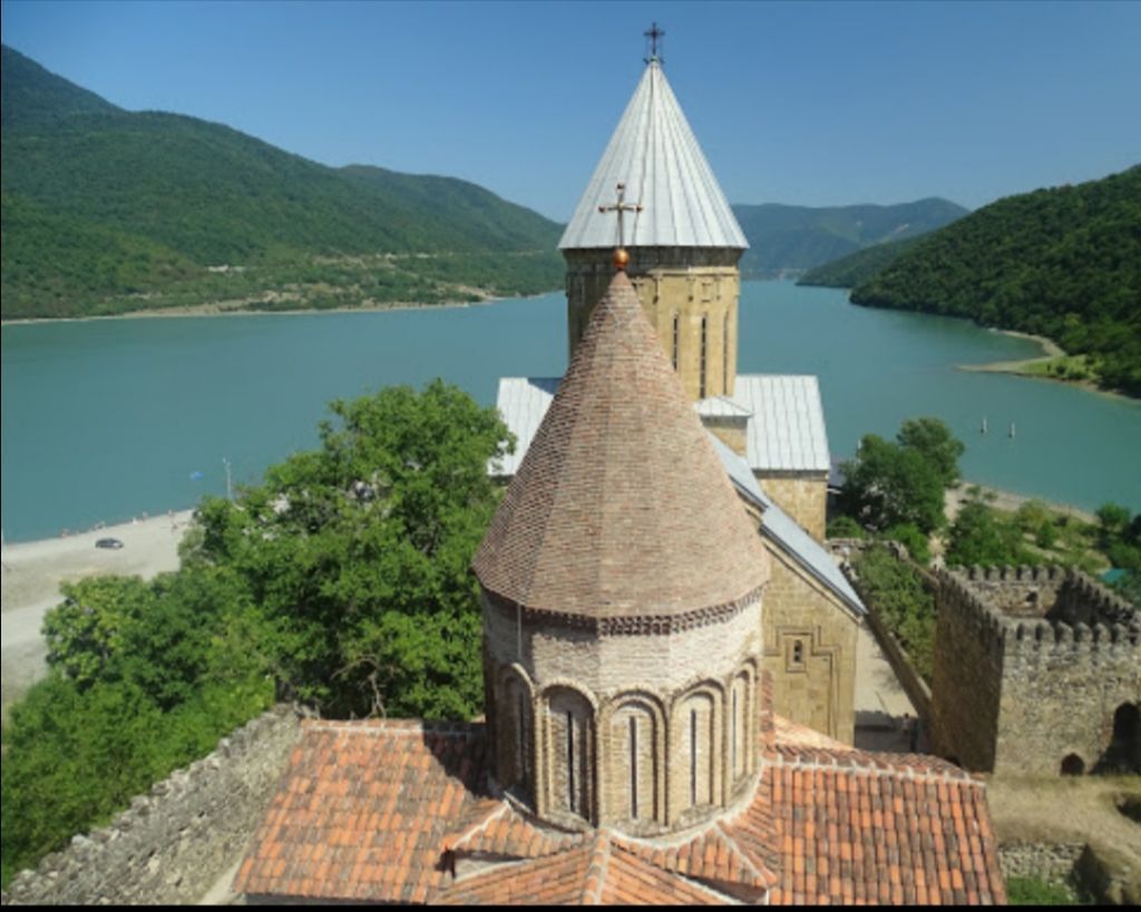 აგვისტოს ყაზბეგის ტური დარჩენილია ადგილი