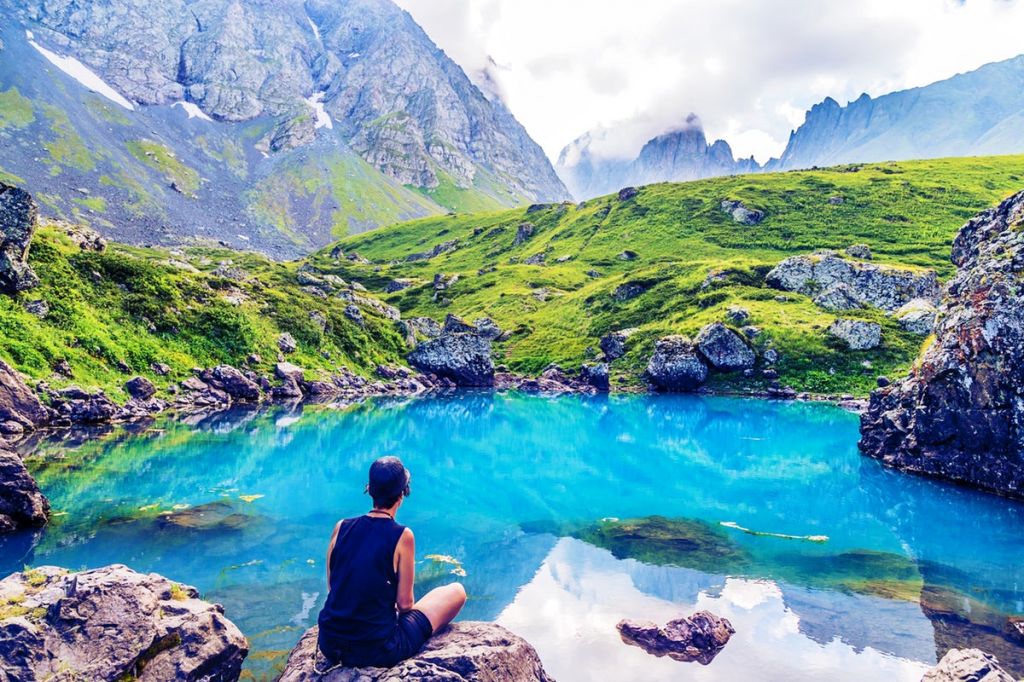 აბუდელაურის ფერადი ტბები