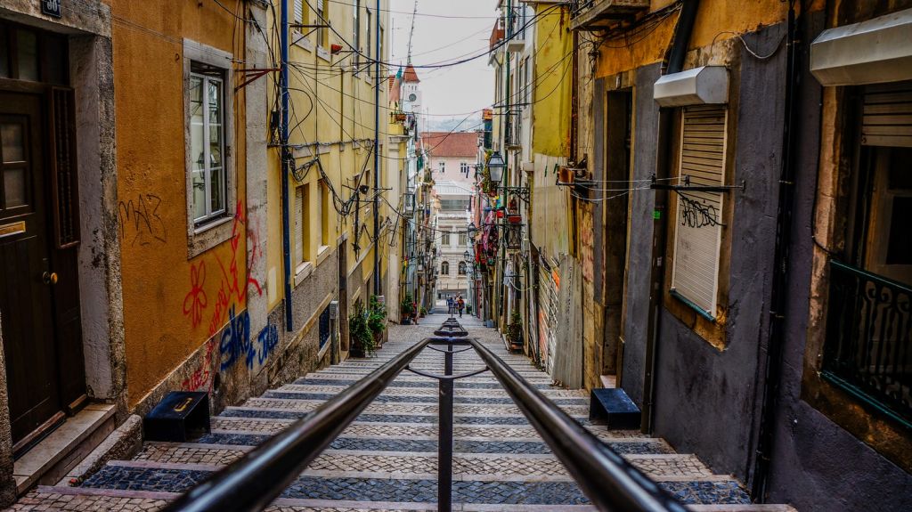 Lisbon • Porto