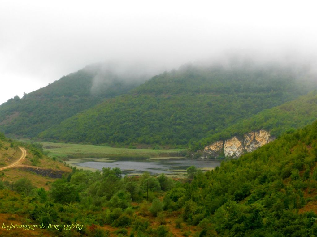 მოდინახე, კაცხის სვეტი, სამცვერა და ა.შ.