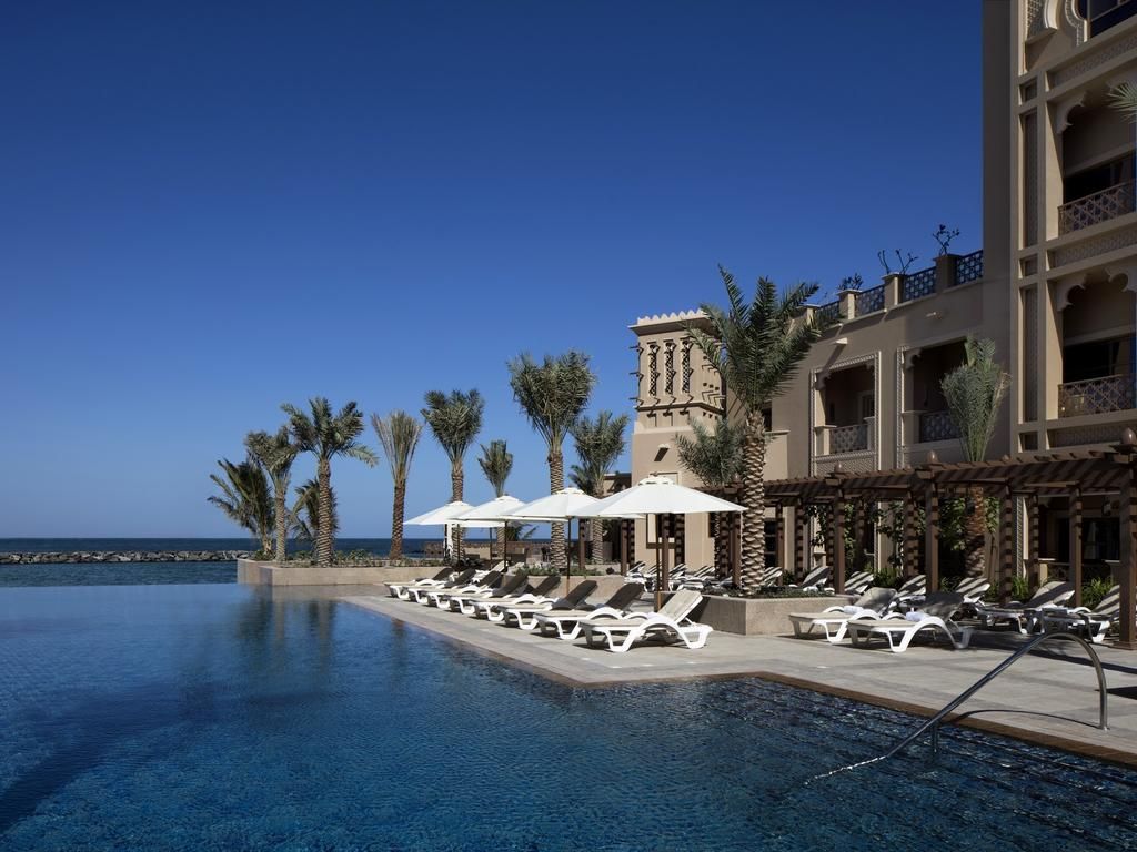 დუბაი / შარჟა  რეკომენდირებული სასტუმრო - > Sheraton Sharjah Beach Resort 5*-1646 ლარად!!!!