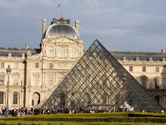 ეწვიეთ პარიზს საშობაოდ