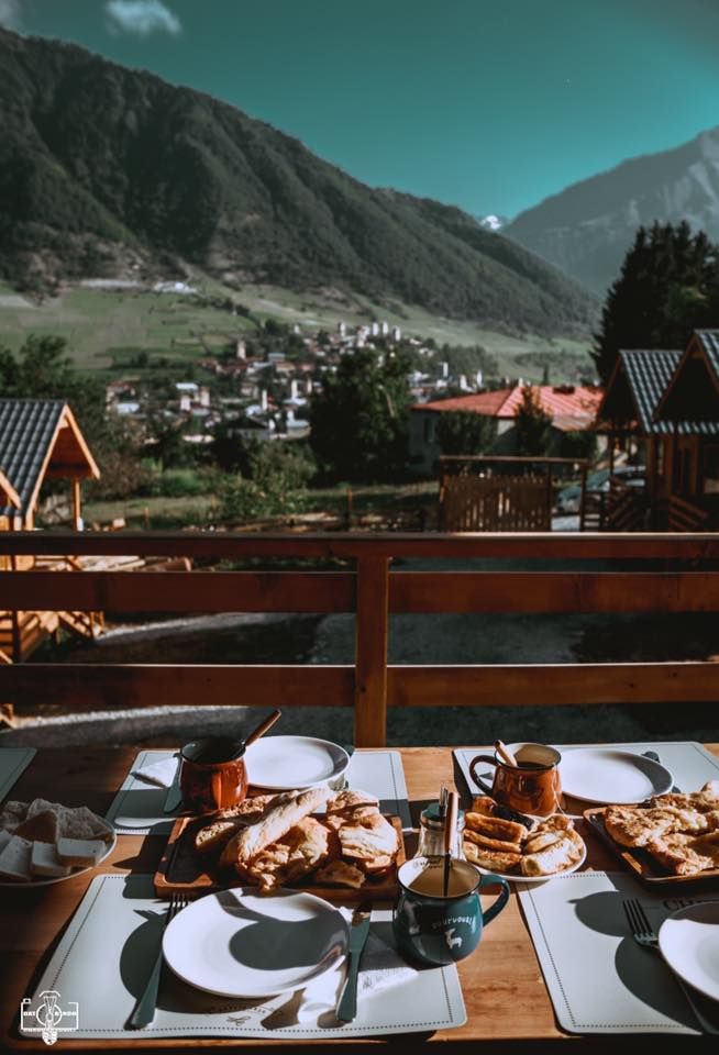 კომპანია გუდ თრეველი და მთის ქოხები/ Mountain Cabins (მესტიაში) გთავაზობთ  % - იან ფასდაკლებას !