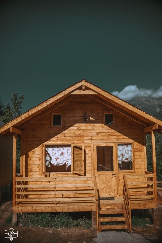 კომპანია გუდ თრეველი და მთის ქოხები/ Mountain Cabins (მესტიაში) გთავაზობთ  % - იან ფასდაკლებას !