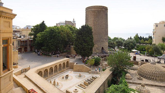 ტური ბაქოში. დასვენება და გართობა ყველაზე პოზიტიურ გარემოში.