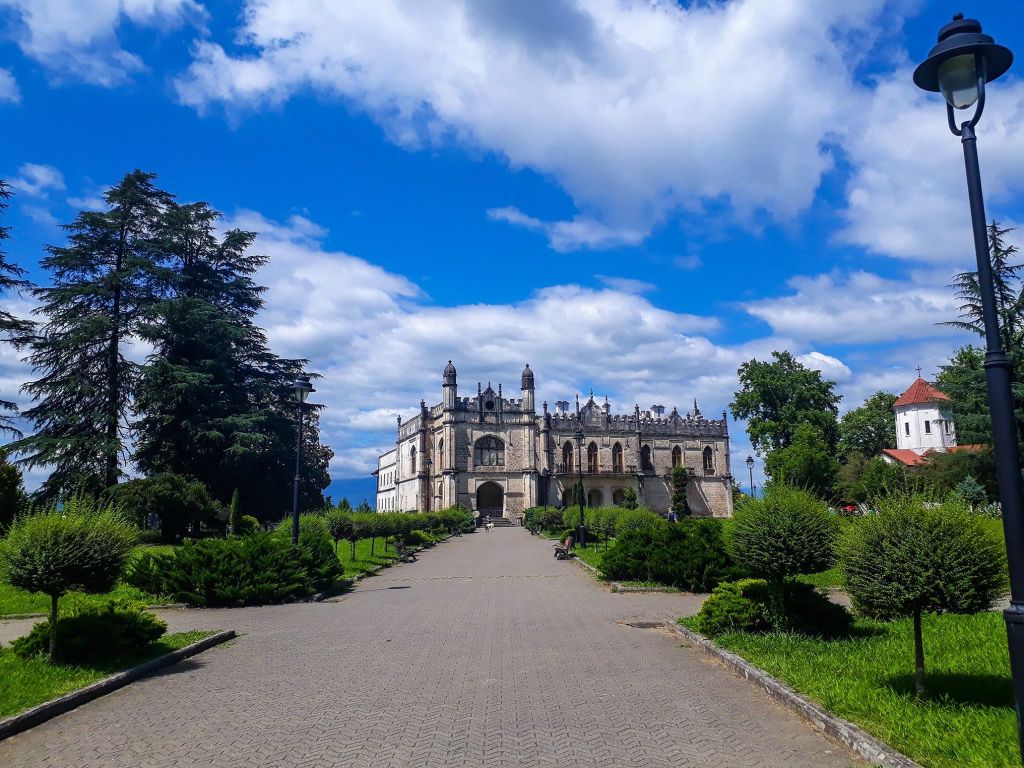 წაჩხური, წალენჯიხა, დადიანების სასახლე ზუგდიდში