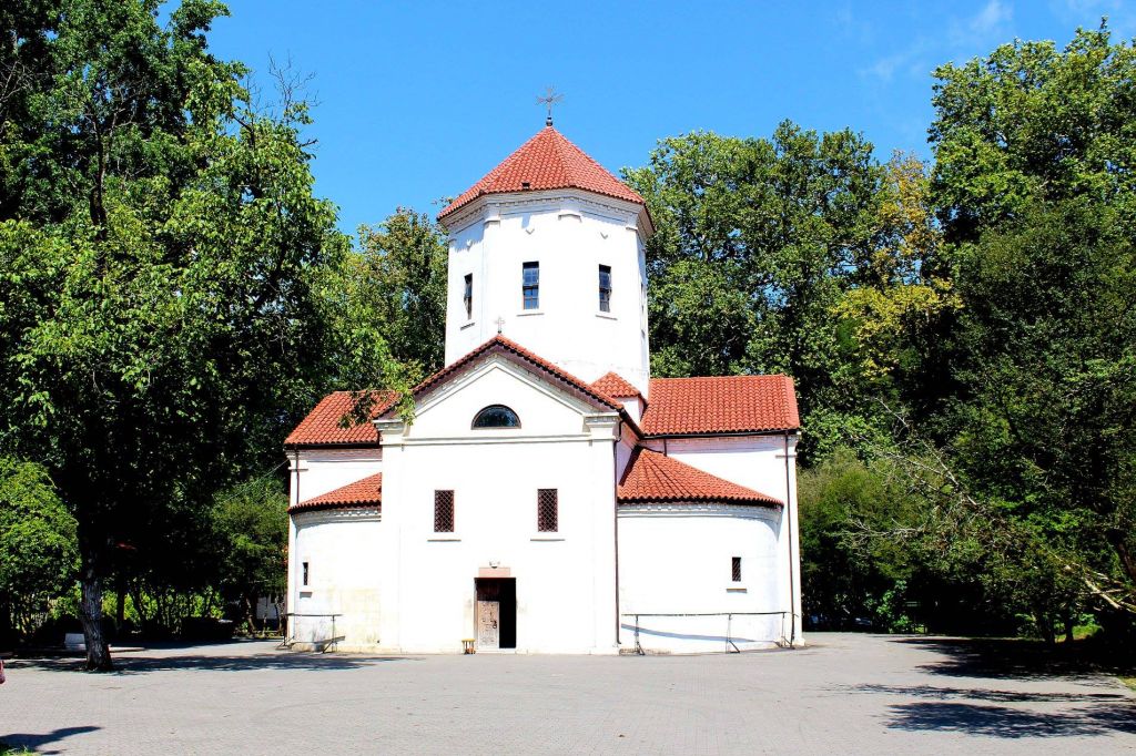 წაჩხური, წალენჯიხა, დადიანების სასახლე ზუგდიდში