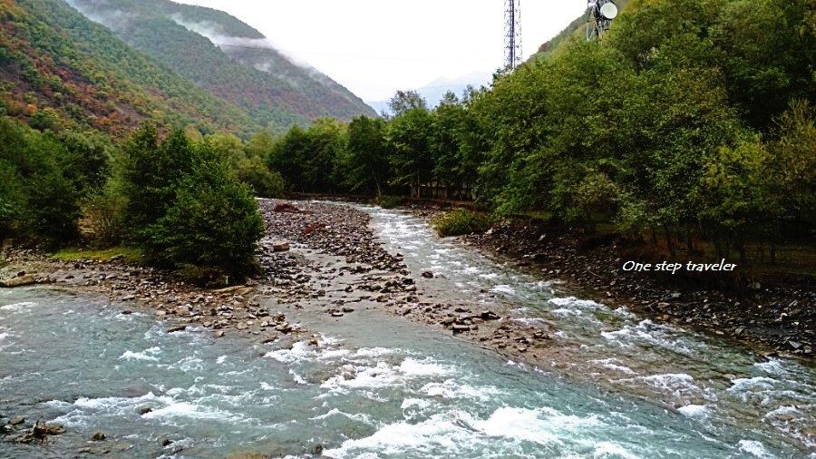 შემოდგომის ფერად ფერადი გუდამაყარი < .