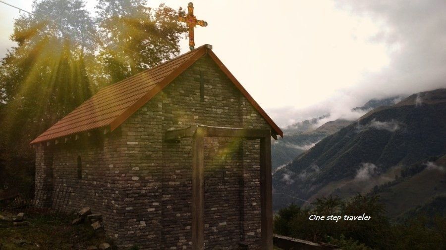 შემოდგომის ფერად ფერადი გუდამაყარი < .