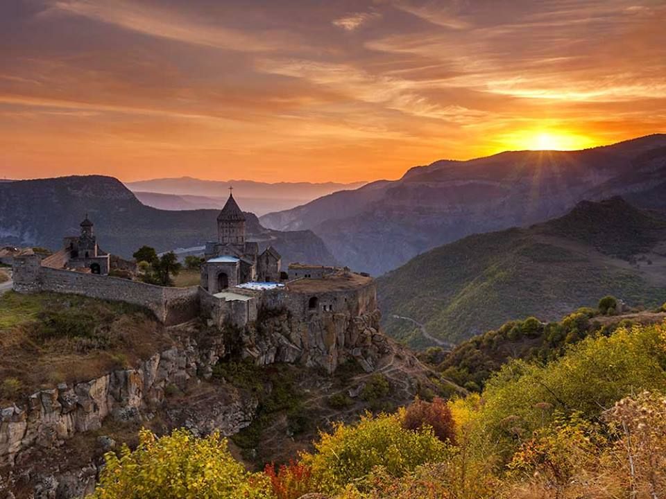 აქცია: + - ტური სომხეთში  (- ოქტომბერი)