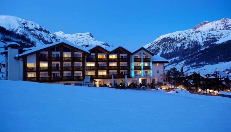 ისრიალეთ და დაისვენეთ ულამაზეს, იტალიის ალპებში. იქვე შეხვდით ახალ წელს.