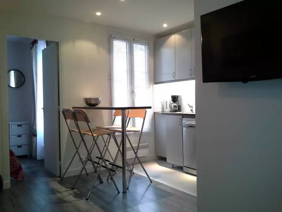 გაატარე დაუვიწყარი დღეები პარიზში მეგობრებთან ერთად !!!   საფრანგეთი პარიზი სრული საგზური !! 