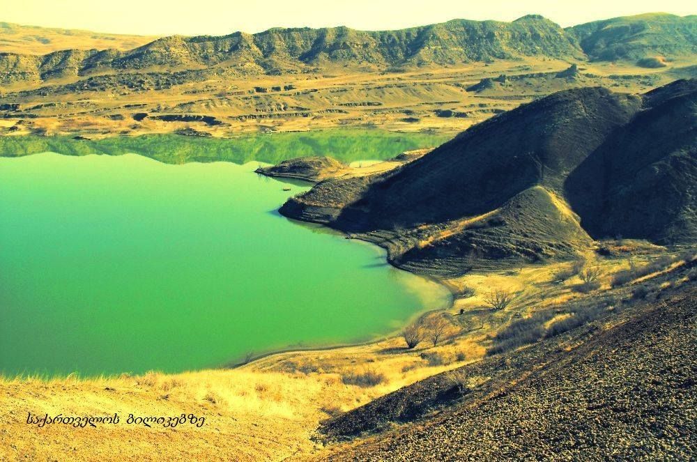 მრავალწყარო, ფერადი უდაბნო