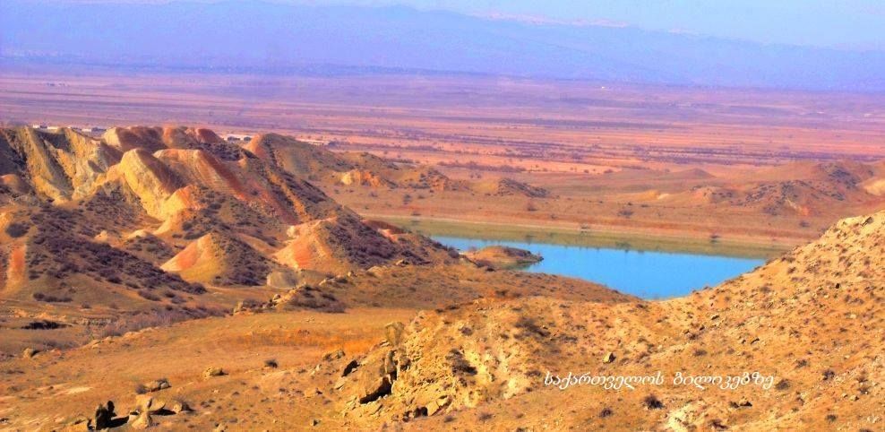 მრავალწყარო, ფერადი უდაბნო