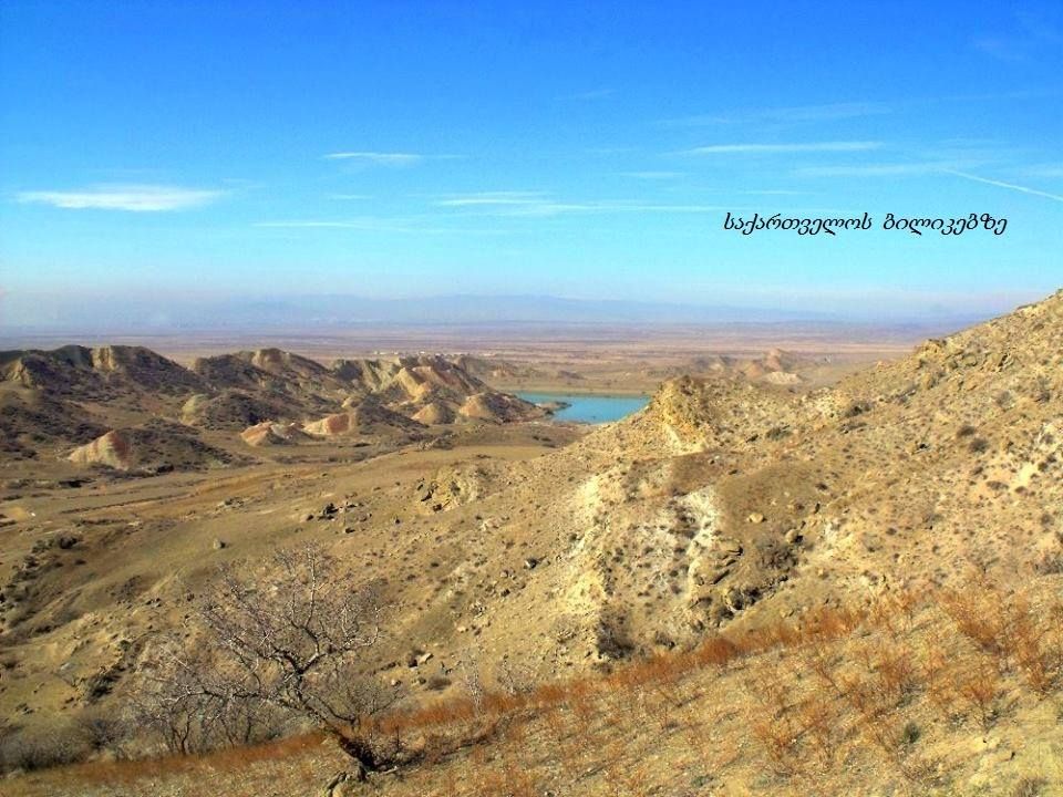 მრავალწყარო, ფერადი უდაბნო