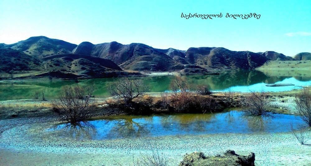 მრავალწყარო, ფერადი უდაბნო