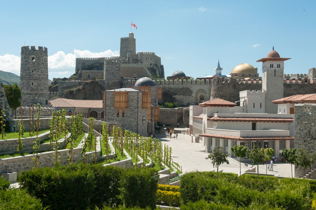 ერთდღიანი ტური: რაბათის ციხე, მწვანე მონასტერი, ბორჯომის პარკი