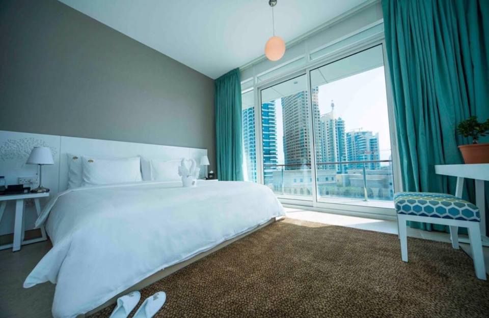 Dubai Marina დღე