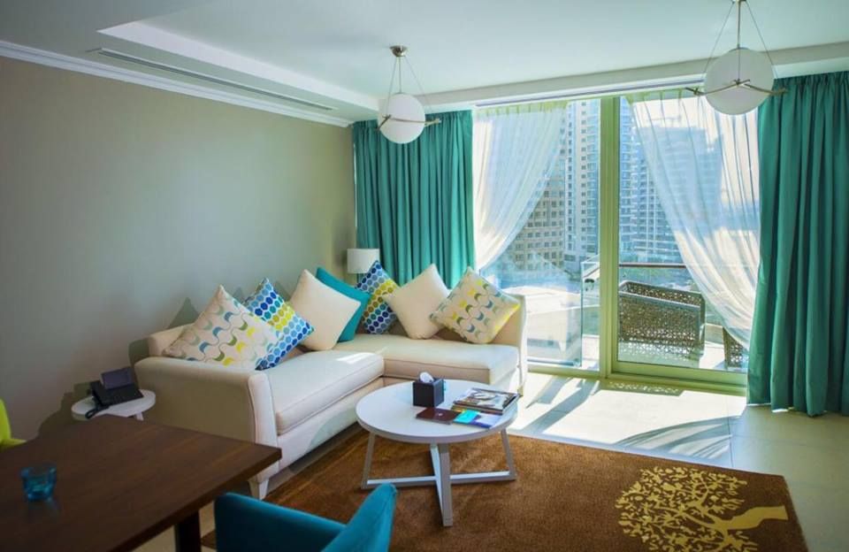 Dubai Marina დღე