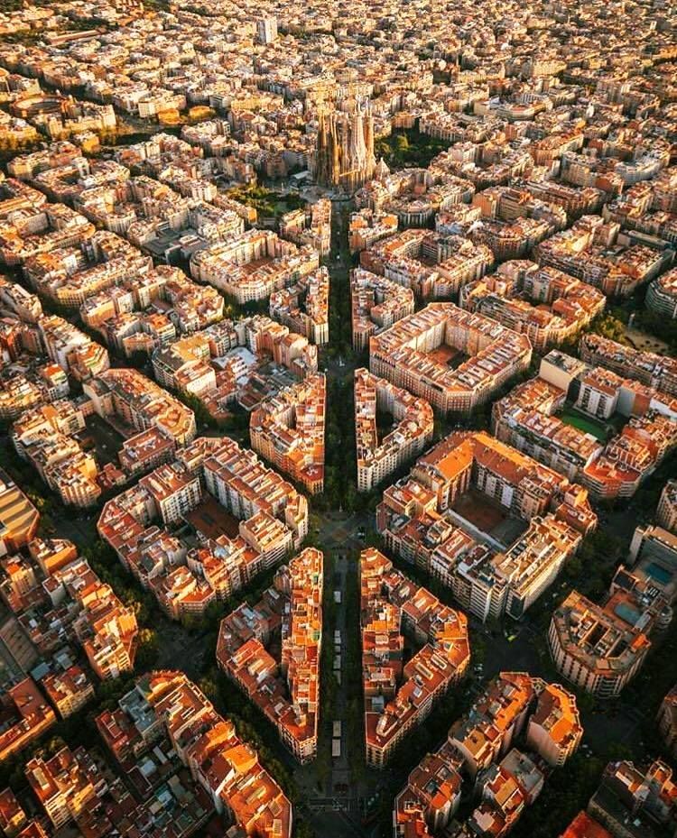 ესპანეთი - ბარსელონა  სრული საგზურის ღირებულება !