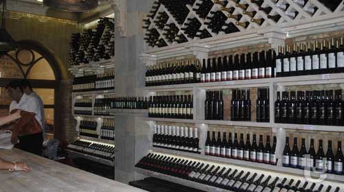 ღვინის ტური კახეთში : თელავი - წინანდელი - ახმეტა - ყვარელი : " მეღვინეობა ხარება " - კავკასიონის კლდეში ნაკვეთი ღვინის საცავი ... უნიკალური ქინძმარაული . . . !