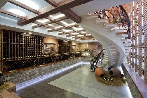 ღვინის ტური კახეთში : თელავი - წინანდელი - ახმეტა - ყვარელი : " მეღვინეობა ხარება " - კავკასიონის კლდეში ნაკვეთი ღვინის საცავი ... უნიკალური ქინძმარაული . . . !