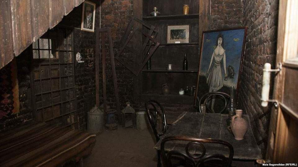 ქ ი ზ ი ყ ი - წმინდა ნინოს მონასტერი, ლეგენდარული ერეკლე მეორე, ლეგენდარული ნიკალა... მარგარიტა დე სევრი და მილიონი, მილიონი, მილიონი წითელი ვარდები . . .