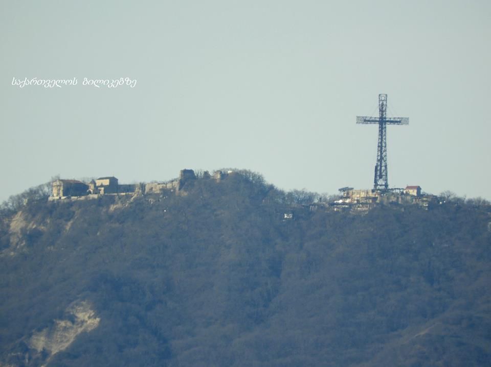ნავდარაანთკარი, ბზიანა, ამოტრიალებული საყდარი და ა.შ.
