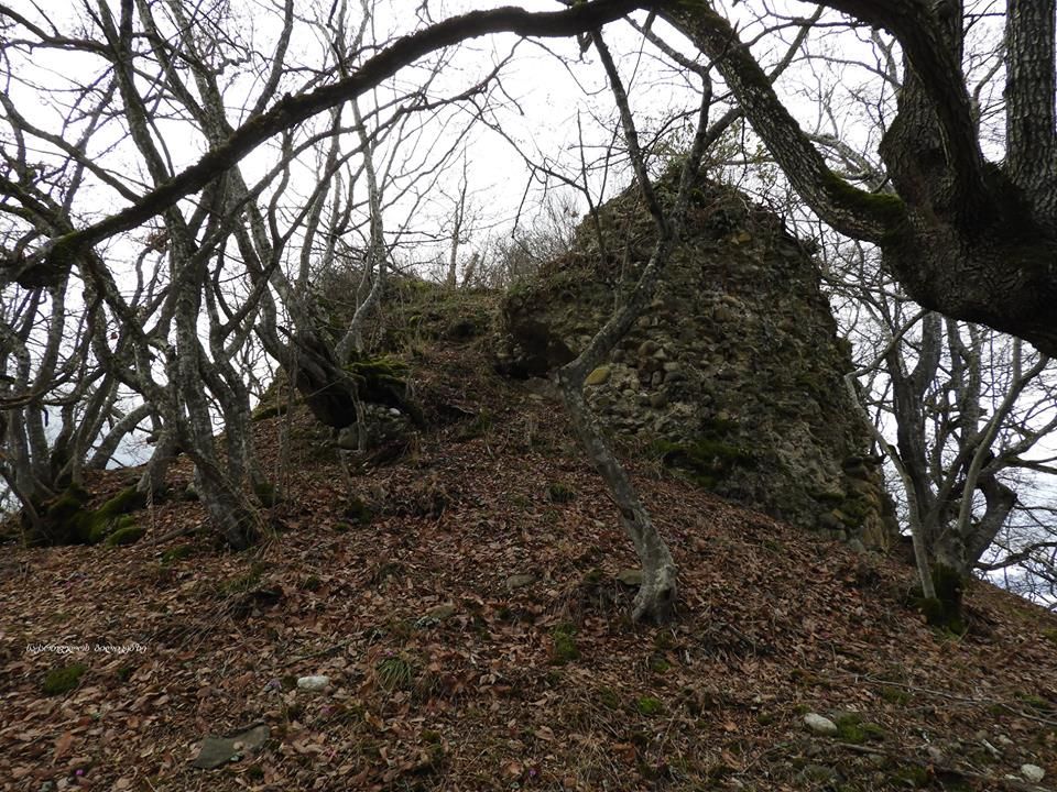 ნავდარაანთკარი, ბზიანა, ამოტრიალებული საყდარი და ა.შ.