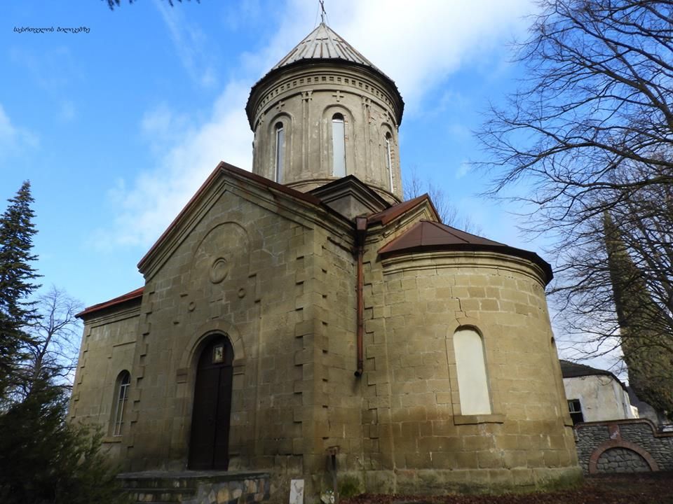ნავდარაანთკარი, ბზიანა, ამოტრიალებული საყდარი და ა.შ.