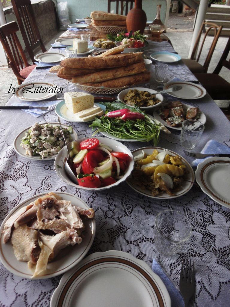 ღვინის ტური კახეთში : თელავი - წინანდელი - ახმეტა - ყვარელი : " მეღვინეობა ხარება " - კავკასიონის კლდეში ნაკვეთი ღვინის საცავი ... უნიკალური ქინძმარაული . . . !