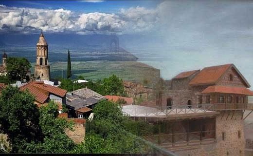 სიღნაღი ითარგმნება როგორც თავშესაფარი და საერთო არაფერი აქვს სიყვარულთან ! "სიყვარულის ქალაქი" სხვაგან ეძებეთ, ეს სიღნაღია - ჩვენი მამაპაპის თავშესაფარი ! გეპატიჟებით თავშესაფარში!