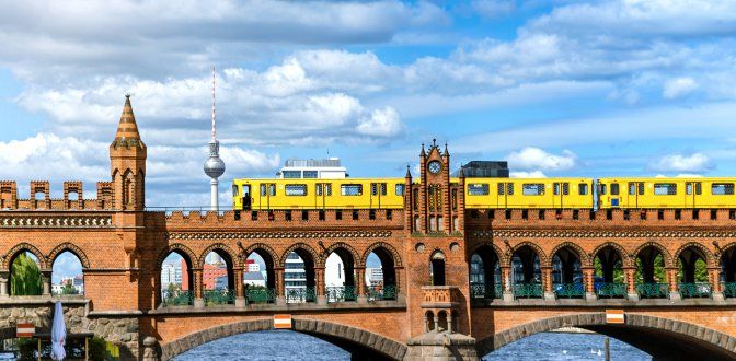    Берлин-город полный историей и архитектурой так же вы можете принять участие в пивном фестивале 