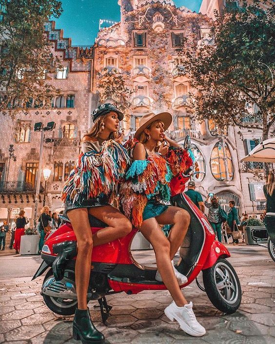 ბარსელონას ტური ,გეპატიჟებით სიამაყით აღსავსე,საკუთარ თავზე შეყვარებულ,ფეთქებად და გენიით აღსავსე ქალაქში.