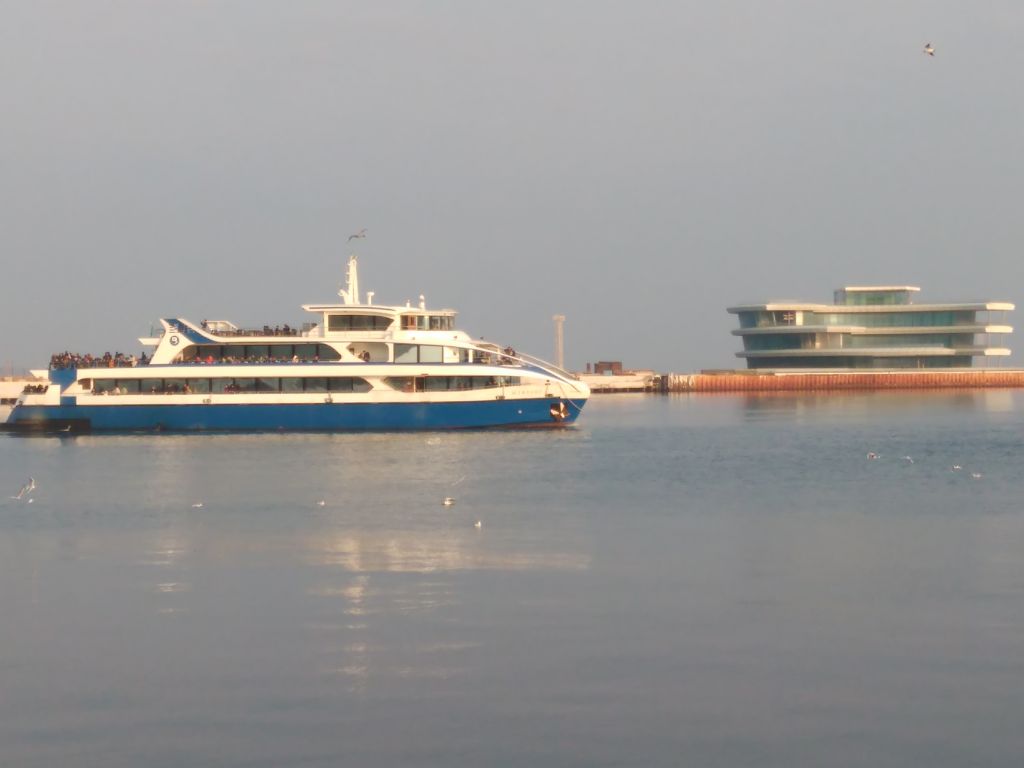 - აგვისტოდან  ყველა კვირას პარასკევს ღამით გასვლით  :ბაქო-განჯა-Aqua Park გარანტირებული ტური ავტობუსით, დღის აქცია-მეტი ფასდაკლება დღეს