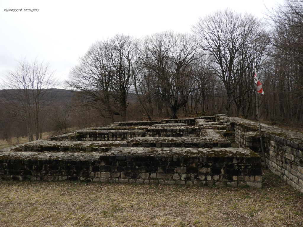 ჭერემი, ატმის ყვავილობა, ზიარის ტბა