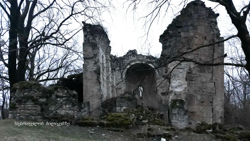 ჭერემი, ატმის ყვავილობა, ზიარის ტბა