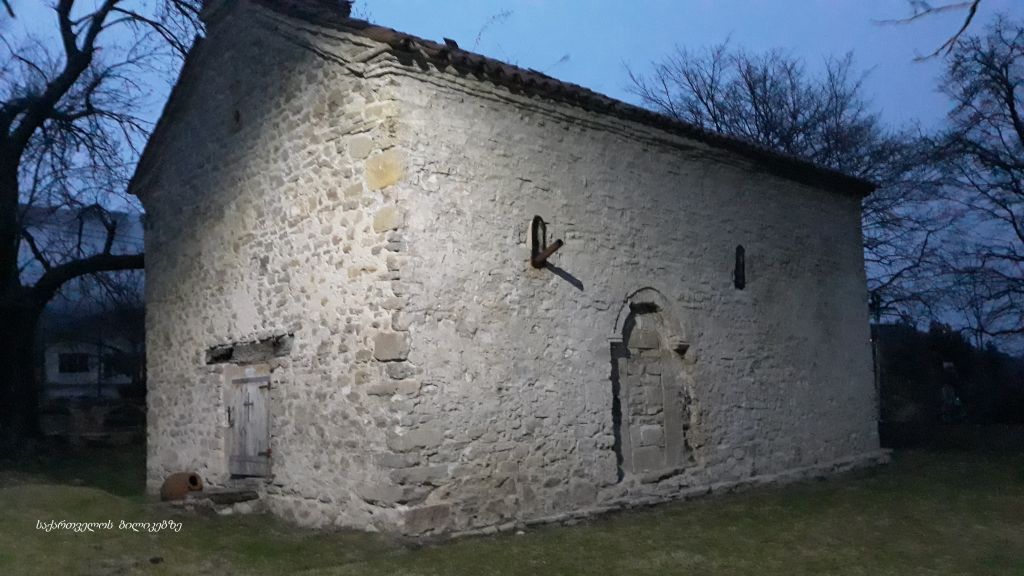 ჭერემი, ატმის ყვავილობა, ზიარის ტბა