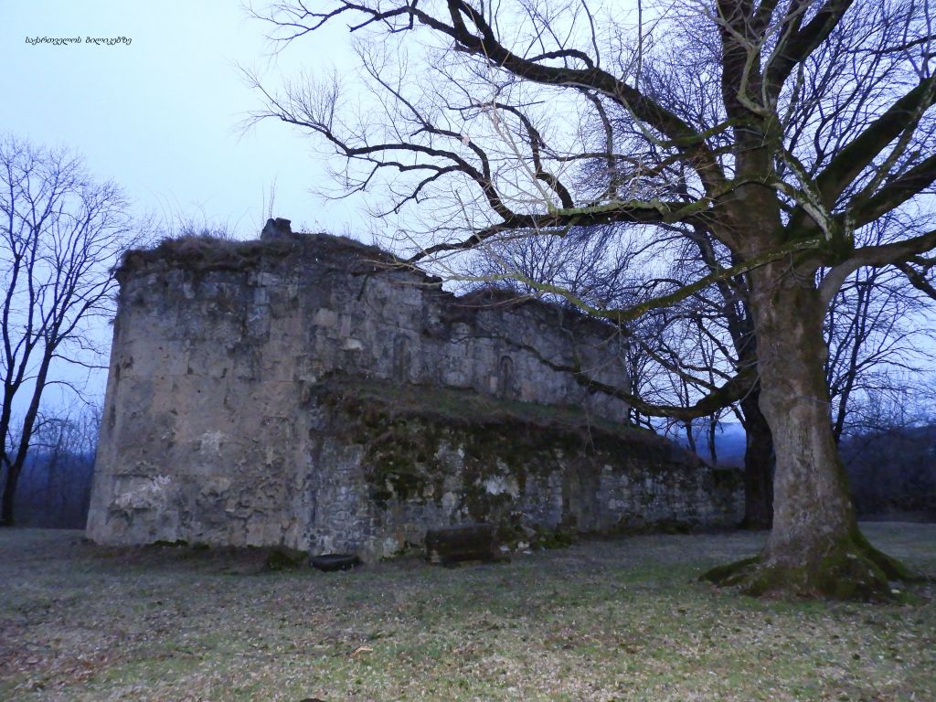 ჭერემი, ატმის ყვავილობა, ზიარის ტბა