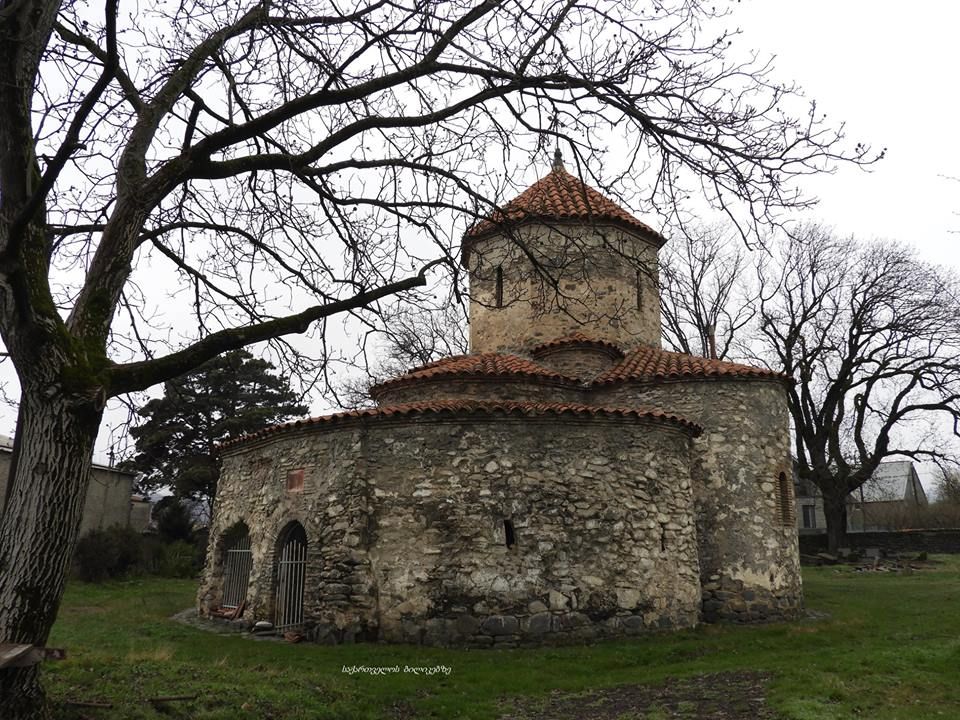 უცნობი ყვარელი - ატმის ყვავილობა