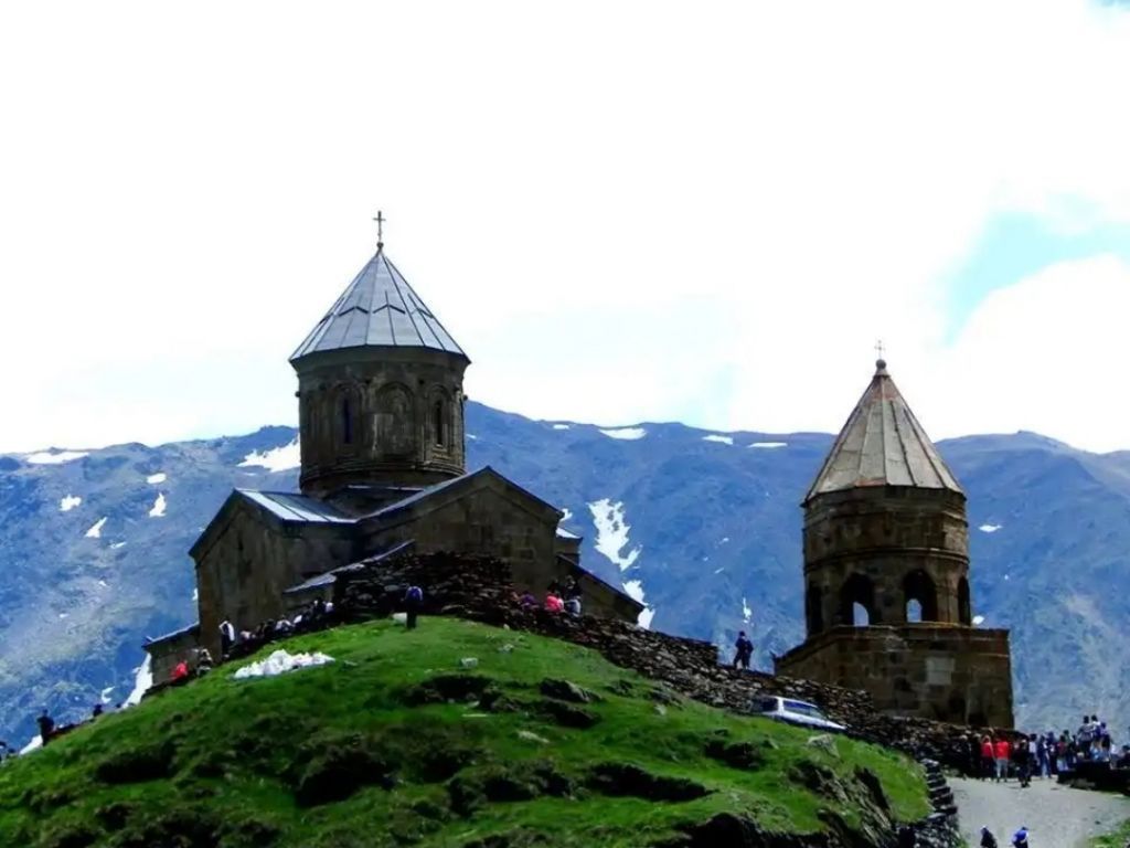 ერთდღიანი ტური ულამაზეს ყაზბეგში გერგეთზე ასვლით-ანანური-გუდაური.....