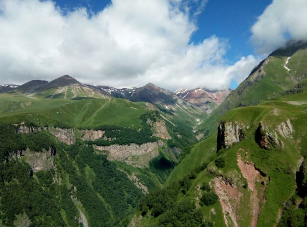 ერთდღიანი ტური ულამაზეს ყაზბეგში გერგეთზე ასვლით-ანანური-გუდაური.....