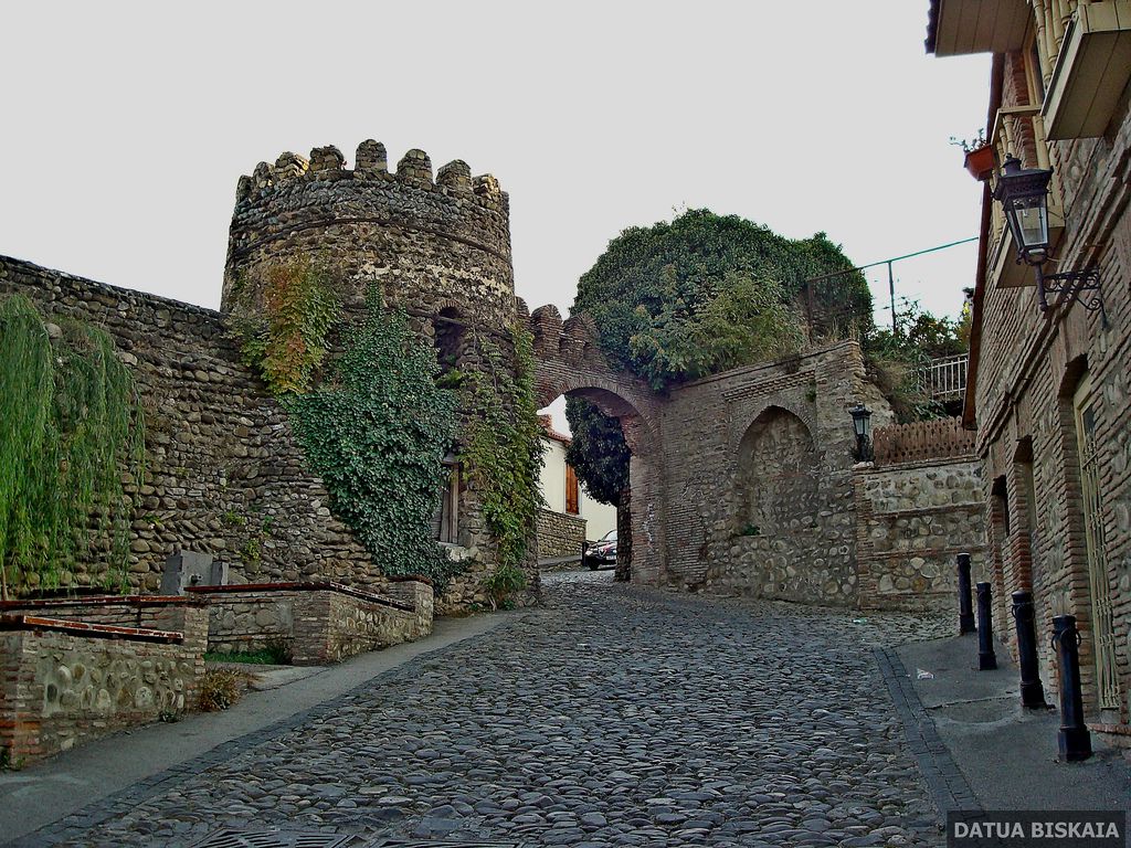 სიღნაღი - ლეგენდარული თავშესაფარი, წმინდანის მონასტერი, სასწაულმოქმედი წყარო . . . მსოფლიო ბრენდი " ჭაჭა " და ქიზიყის სავიზიტო ბარათი - ხაშლამა . .