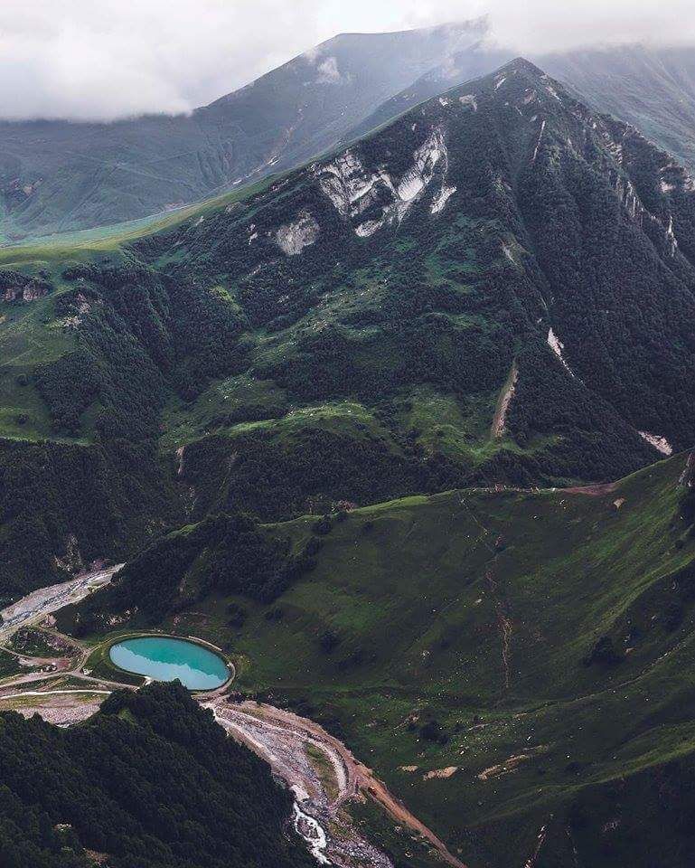 ერთდღიანი ტური ულამაზეს ყაზბეგში გერგეთზე ასვლით-ანანური-გუდაური.....