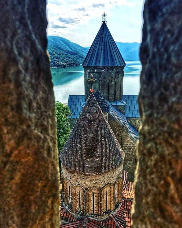 ერთდღიანი ტური ულამაზეს ყაზბეგში გერგეთზე ასვლით -ანანური-გუდაური...ჟინვალი-ფასანაური