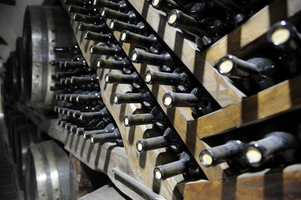 ღვინის ტური კახეთში : თელავი - წინანდელი - ახმეტა - ყვარელი : " მეღვინეობა ხარება " - კავკასიონის კლდეში ნაკვეთი ღვინის საცავი ... უნიკალური მუკუზანი . . . !